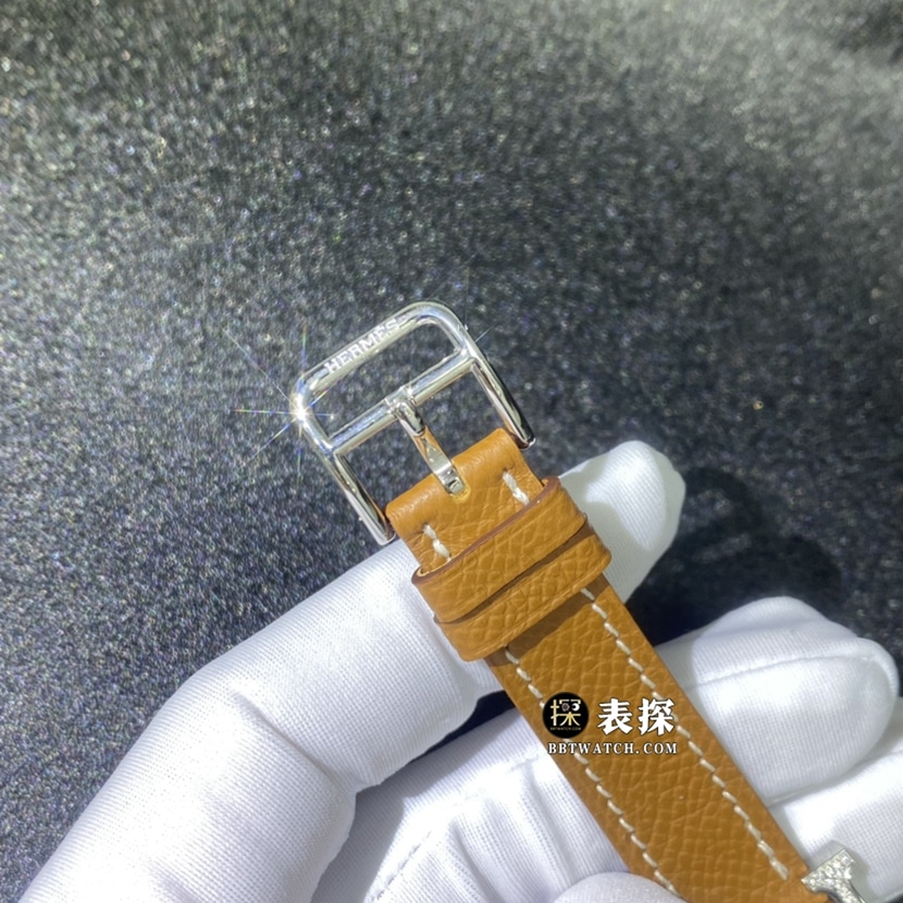 爱马仕真金真钻定制一比一超A精仿手表女士白色天然珍珠母贝盘皮带款表扣实拍图