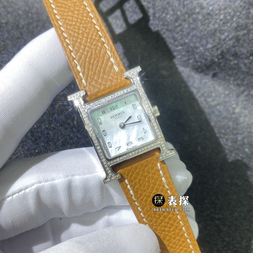 爱马仕真金真钻定制一比一超A精仿手表女士白色天然珍珠母贝盘皮带款正面实拍图
