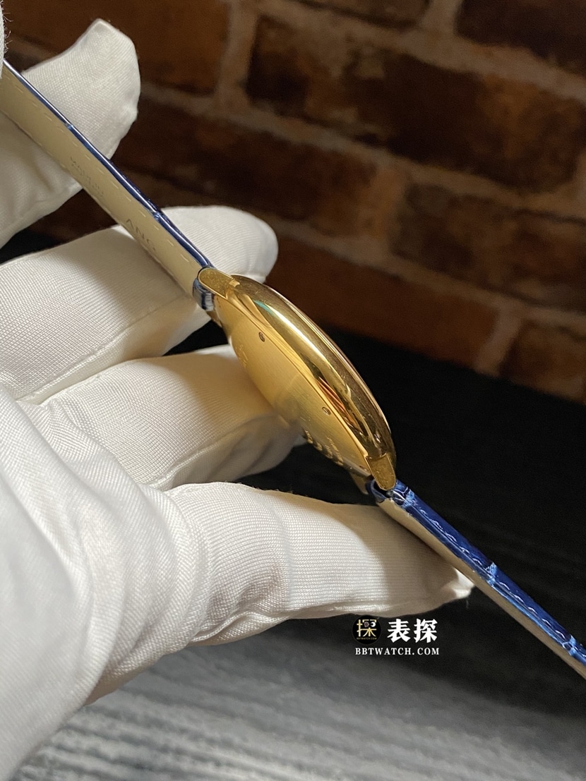 V6厂卡地亚蓝气球真金真钻定制顶级复刻手表男士蓝盘黄金皮带款侧面实拍图