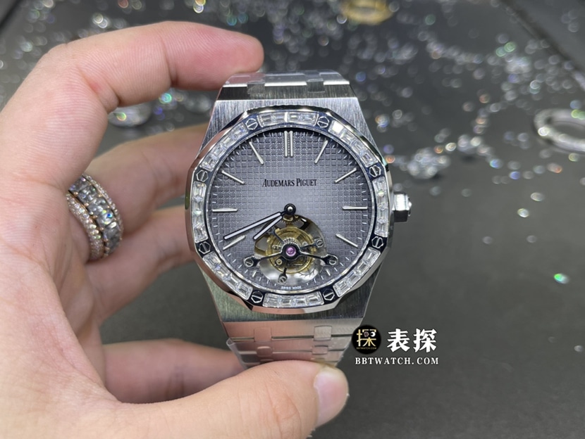 爱彼皇家橡树真金真钻定制一比一超A精仿手表男士烟灰盘镶钻陀飞轮钢带款正面实拍图