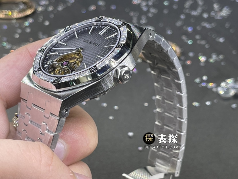 爱彼皇家橡树真金真钻定制一比一超A精仿手表男士烟灰盘镶钻陀飞轮钢带款侧面实拍图