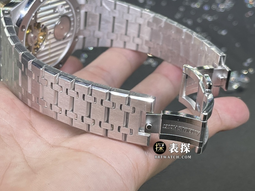 爱彼皇家橡树真金真钻定制一比一超A精仿手表男士烟灰盘镶钻陀飞轮钢带款表扣实拍图
