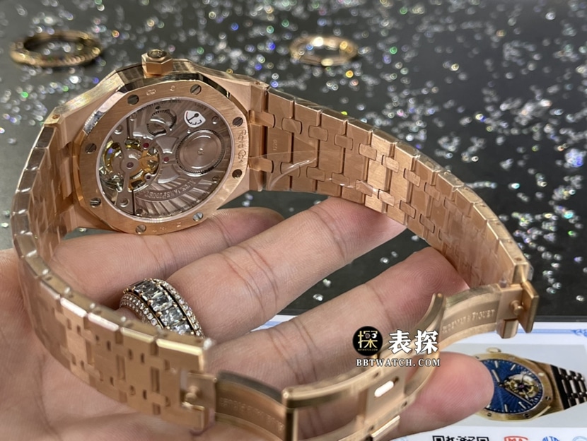 爱彼皇家橡树真金真钻定制超A高仿手表男士蓝盘陀飞轮钢带款表扣实拍图