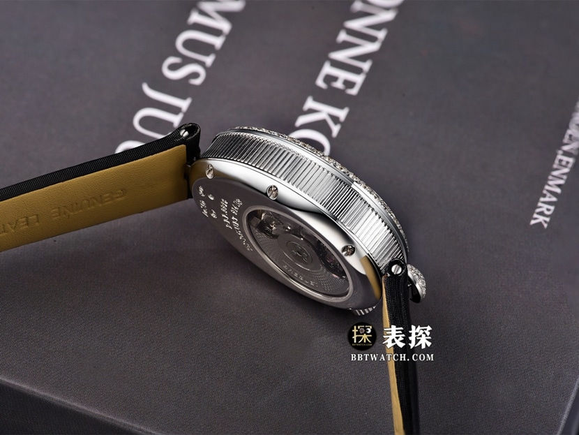 宝玑那不勒斯王后真金真钻定制顶级一比一精仿手表女士银白色天然贝母盘镶钻皮带款侧面实拍图