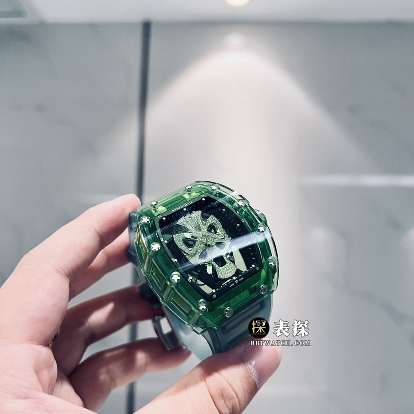 理查米尔真金真钻定制顶级一比一精仿手表男士绿水晶面具橡胶款正面实拍图