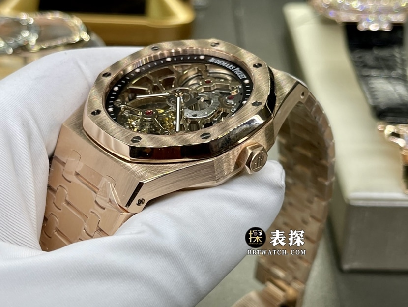爱彼皇家橡树真金真钻定制顶级一比一高仿手表男士深灰镂空盘陀飞轮钢带款侧面实拍图