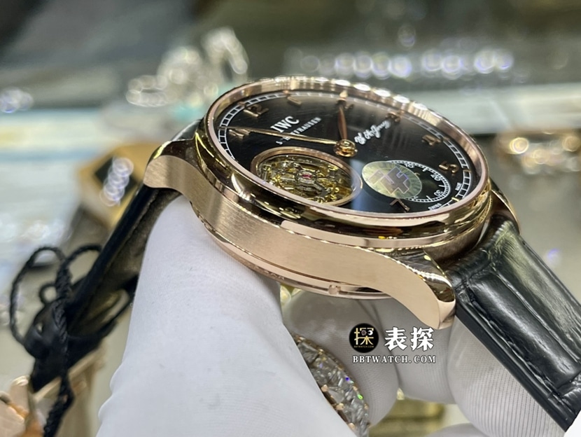 ZF厂万国表葡萄牙真金真钻定制一比一超A高仿手表男士黑盘陀飞轮皮带款侧面实拍图