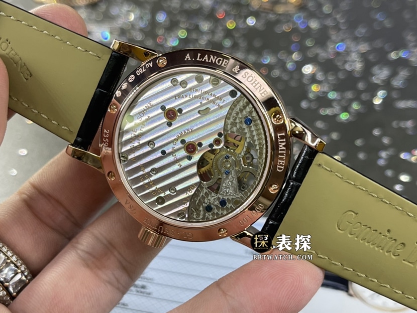 朗格1815真金真钻定制顶级一比一高仿手表男士银白盘陀飞轮皮带款背面实拍图