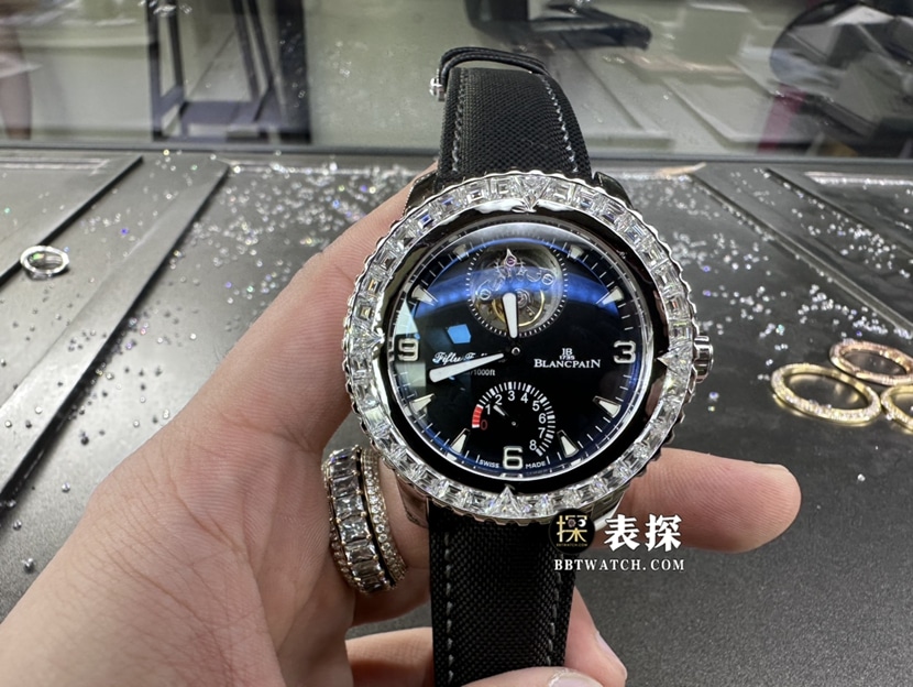 宝珀五十噚真金真钻定制顶级复刻手表男士黑盘镶钻陀飞轮皮带款正面实拍图