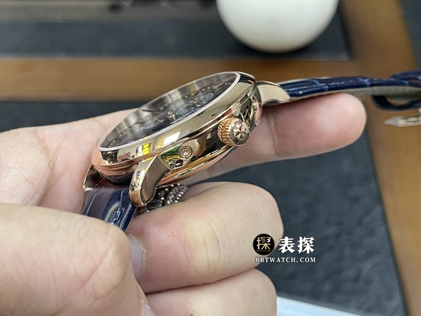 江诗丹顿传承真金真钻定制顶级复刻手表男士深蓝色熊猫盘万年历皮带款侧面实拍图