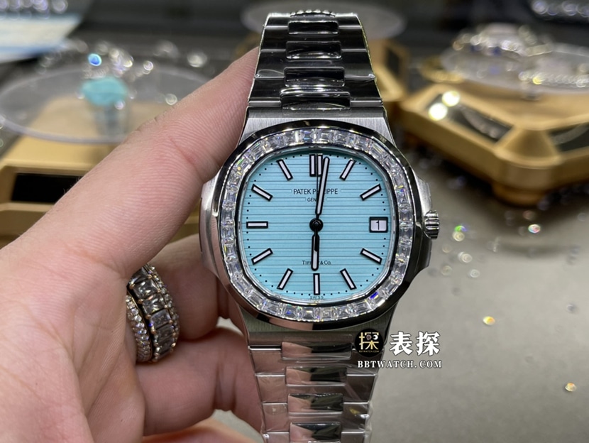 百达翡丽运动优雅真金真钻定制顶级复刻手表男士蒂芙尼蓝盘镶钻钢带款正面实拍图