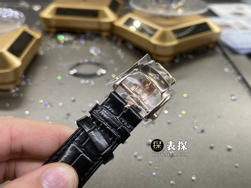 百达翡丽运动优雅真金真钻定制一比一超A精仿手表男士黑色渐变盘皮带款表扣实拍图