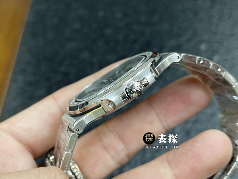百达翡丽运动优雅真金真钻定制一比一顶级复刻手表男士绿盘镶钻钢带款侧面实拍图