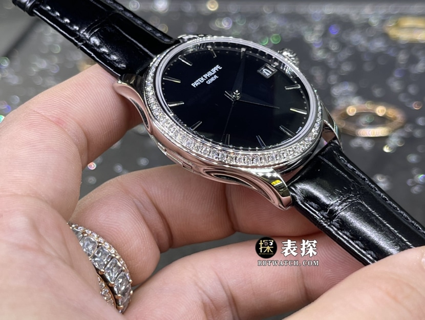 百达翡丽古典表真金真钻定制顶级一比一精仿手表男士黑盘镶钻皮带款侧面实拍图