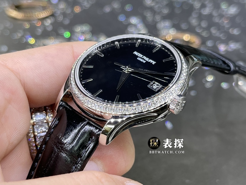 百达翡丽古典表真金真钻定制顶级一比一精仿手表男士黑盘镶钻皮带款侧面实拍图