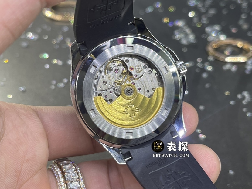 百达翡丽真金真钻定制一比一超A精仿手表女士黑色浮雕盘镶钻橡胶款背面实拍图