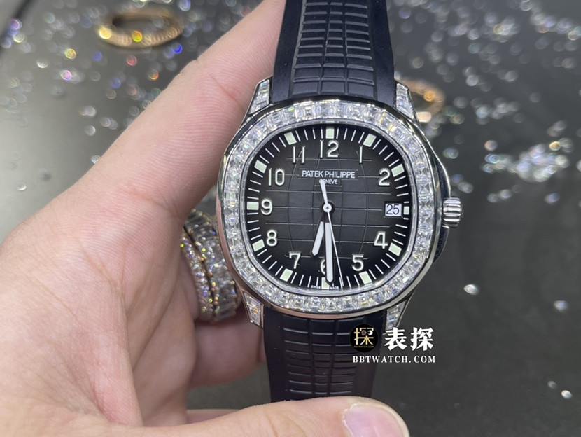 百达翡丽真金真钻定制一比一超A精仿手表女士黑色浮雕盘镶钻橡胶款正面实拍图