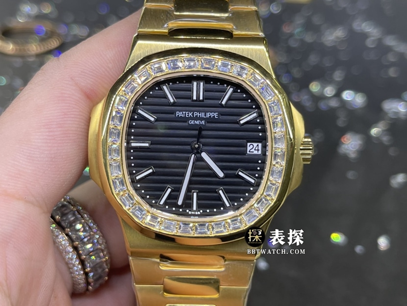 百达翡丽运动优雅真金真钻定制一比一顶级复刻手表女士黑色镶钻黄金钢带款正面实拍图
