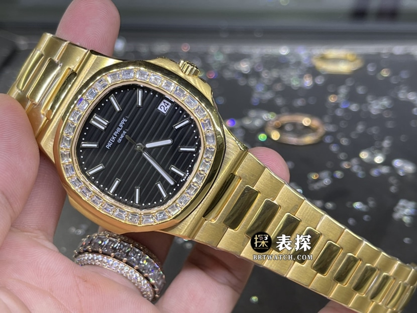 百达翡丽运动优雅真金真钻定制一比一顶级复刻手表女士黑色镶钻黄金钢带款正面实拍图