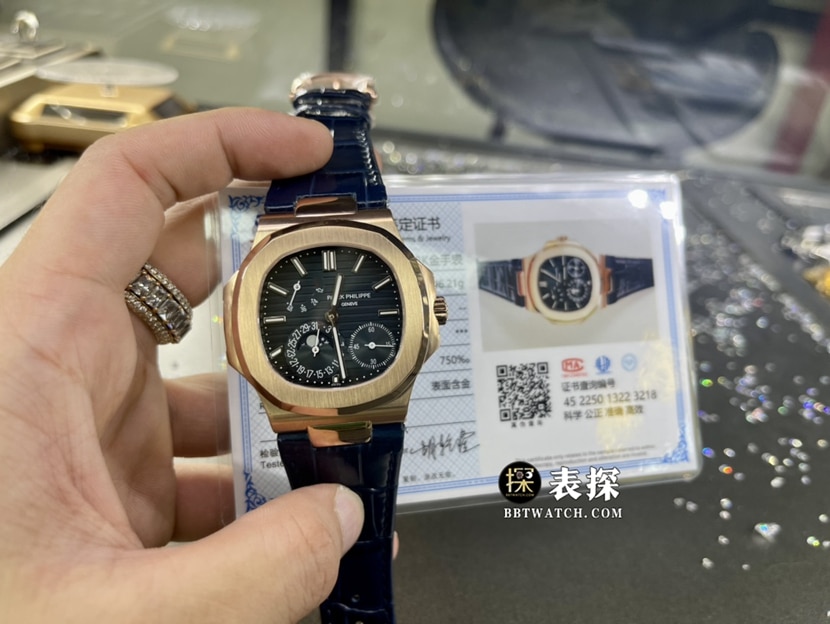百达翡丽运动优雅真金真钻定制顶级复刻手表男士黑褐盘月相皮带款整体实拍图