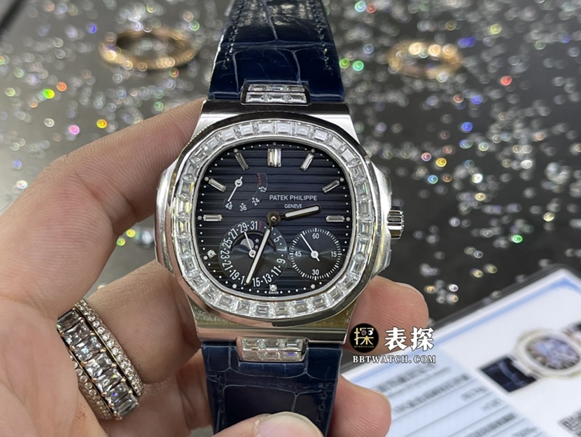 百达翡丽运动优雅真金真钻定制顶级复刻手表男士黑蓝盘镶钻月相皮带款正面实拍图