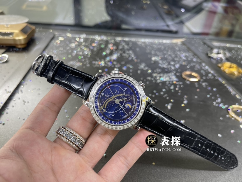 百达翡丽超级复杂功能时计真金真钻定制一比一超A高仿手表男士蓝色星空盘镶钻皮带款正面实拍图