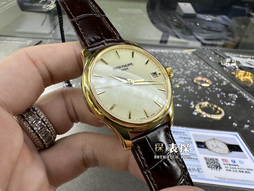 百达翡丽古典表真金真钻定制超A高仿手表男士象牙白盘皮带款侧面实拍图