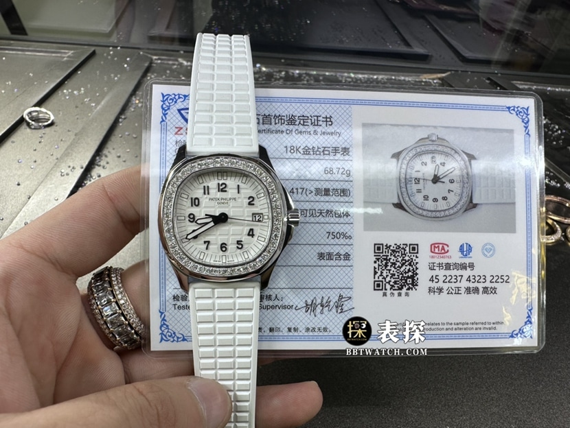 百达翡丽真金真钻定制一比一顶级复刻手表女士白盘镶钻橡胶款整体实拍图