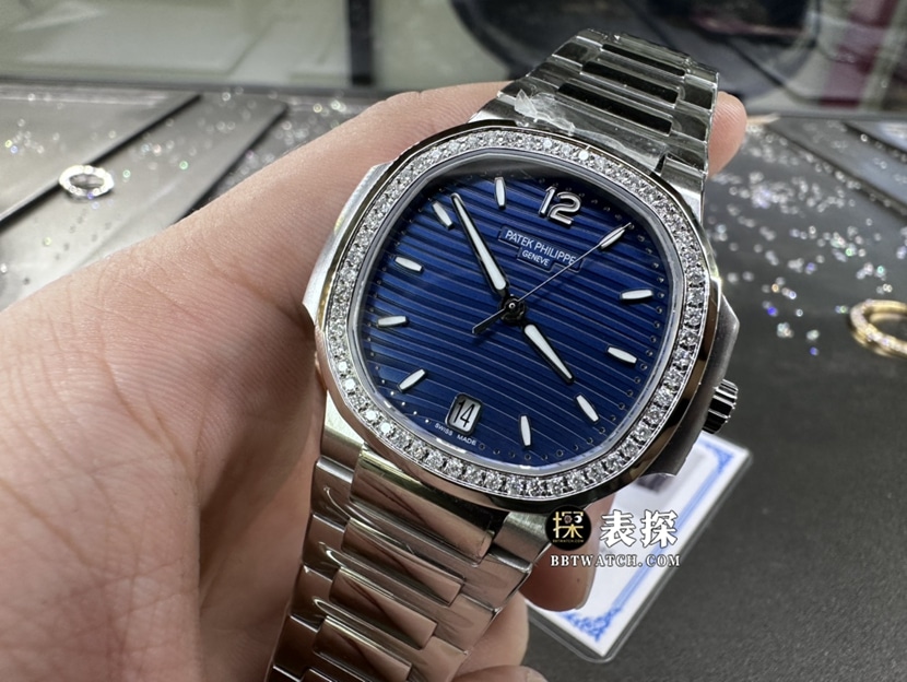 百达翡丽运动优雅真金真钻定制顶级一比一高仿手表女士蓝盘镶钻钢带款正面实拍图