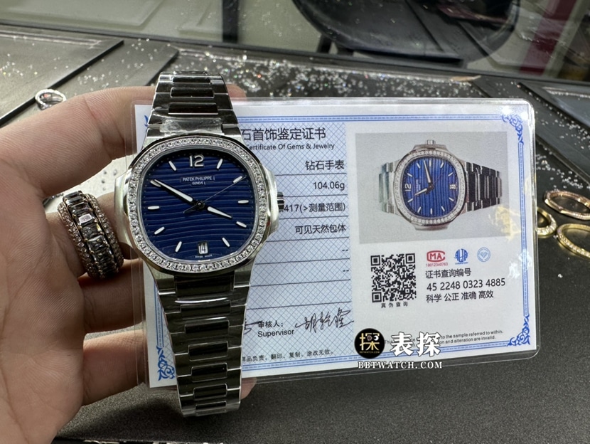 百达翡丽运动优雅真金真钻定制顶级一比一高仿手表女士蓝盘镶钻钢带款整体实拍图