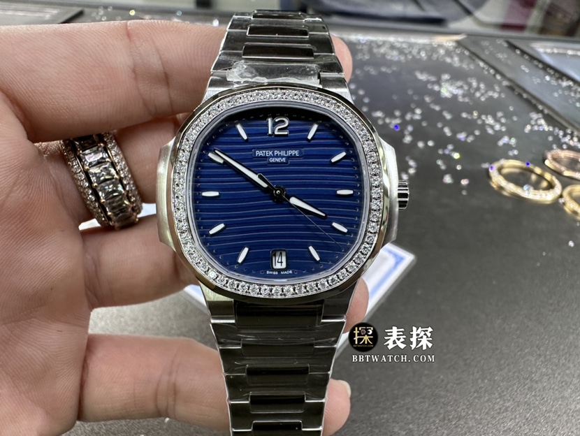 百达翡丽运动优雅真金真钻定制顶级一比一高仿手表女士蓝盘镶钻钢带款正面实拍图