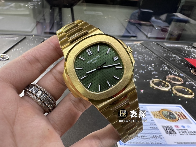 百达翡丽运动优雅真金真钻定制顶级复刻手表男士绿盘黄金壳钢带款正面实拍图