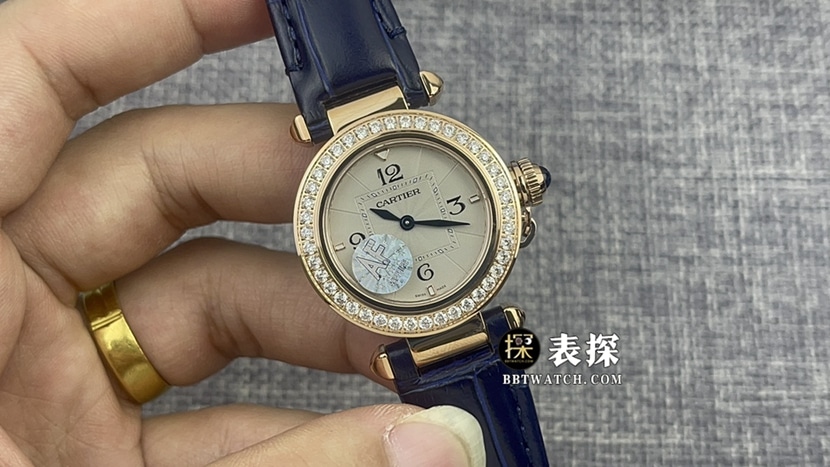 AF厂卡地亚帕莎一比一超A精仿手表女士银白盘镶钻皮带款图片及价格正面实拍图