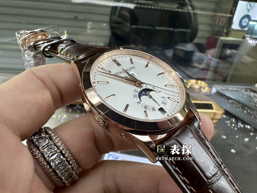 百达翡丽复杂功能时计真金真钻定制一比一超A高仿手表男士乳白盘月相皮带款侧面实拍图