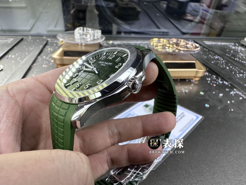 百达翡丽真金真钻定制一比一超A精仿手表男士卡其绿盘橡胶款侧面实拍图