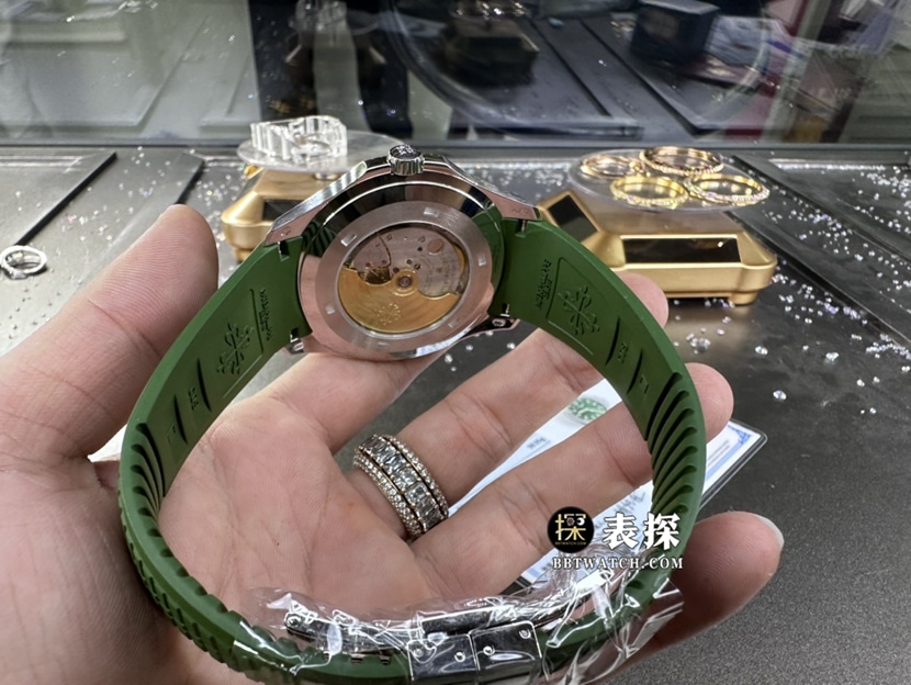 百达翡丽真金真钻定制一比一超A精仿手表男士卡其绿盘橡胶款表扣实拍图