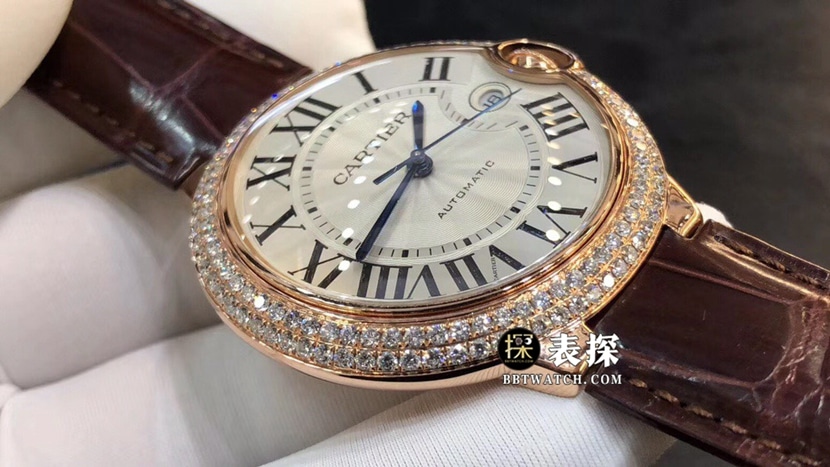 卡地亚蓝气球一比一超A精仿手表男士银灰盘玫瑰金镶钻皮带款图片及价格侧面实拍图