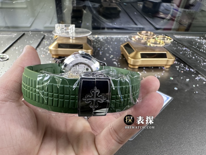 百达翡丽真金真钻定制一比一超A精仿手表男士卡其绿盘橡胶款表带实拍图