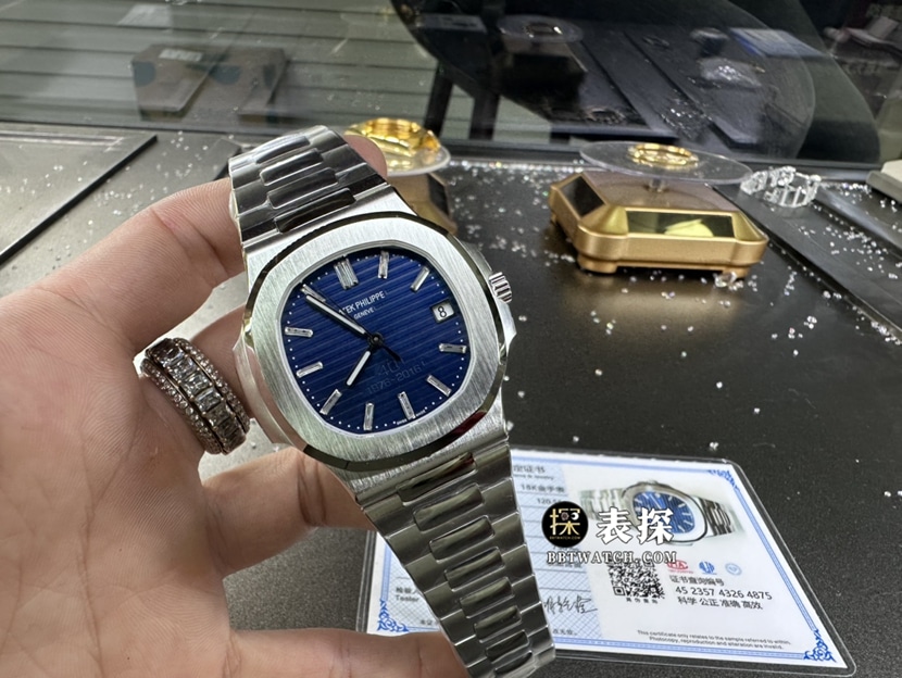 百达翡丽运动优雅真金真钻定制超A高仿手表男士深蓝盘钢带款正面实拍图