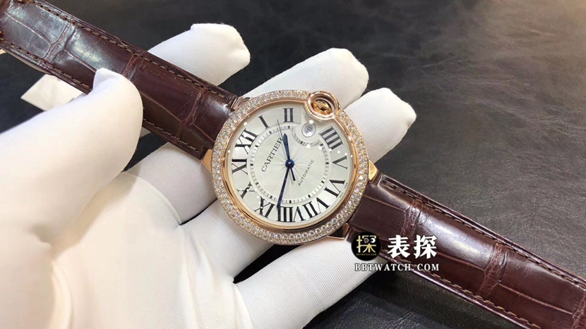 卡地亚蓝气球一比一超A精仿手表男士银灰盘玫瑰金镶钻皮带款图片及价格正面实拍图