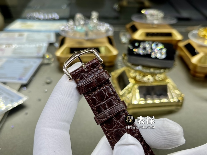 AF厂卡地亚真金真钻定制一比一顶级复刻手表男士银白盘皮带款表扣实拍图