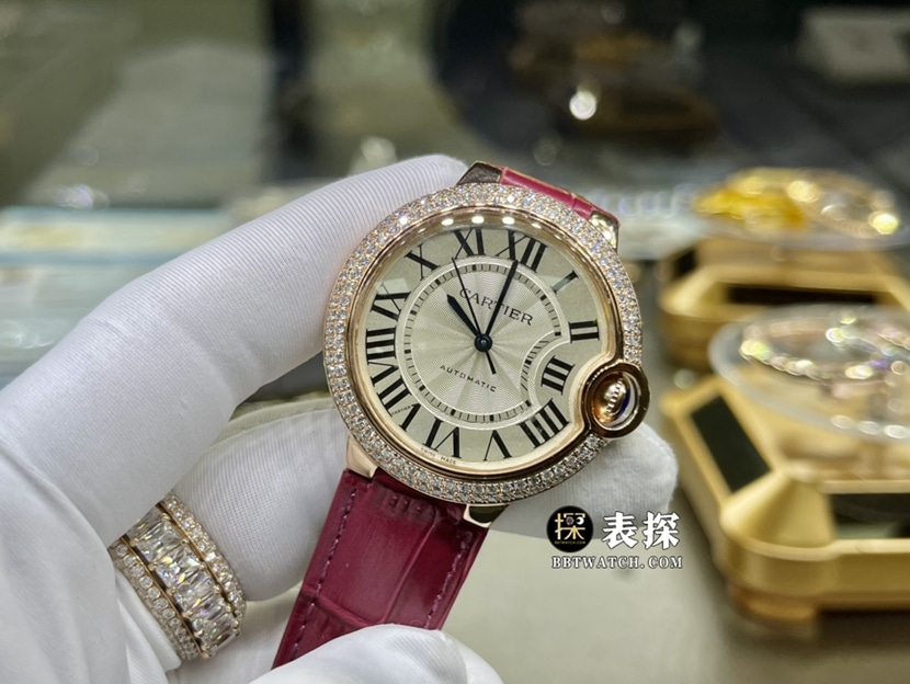 卡地亚蓝气球真金真钻定制顶级一比一精仿手表女士银灰盘镶钻皮带款正面实拍图