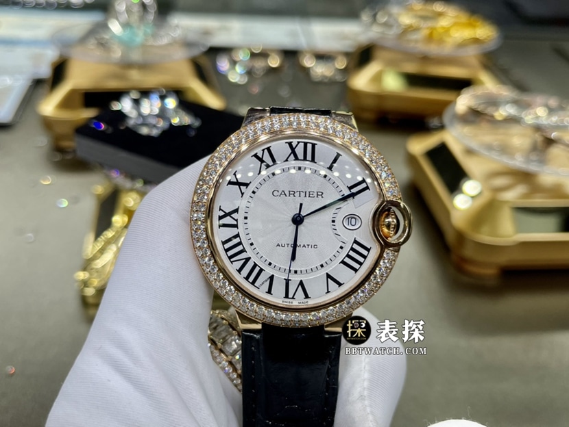 卡地亚蓝气球真金真钻定制顶级一比一高仿手表男士银白盘镶钻皮带款正面实拍图