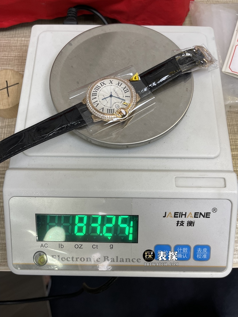 卡地亚蓝气球真金真钻定制顶级一比一高仿手表男士银白盘镶钻皮带款重量实拍图