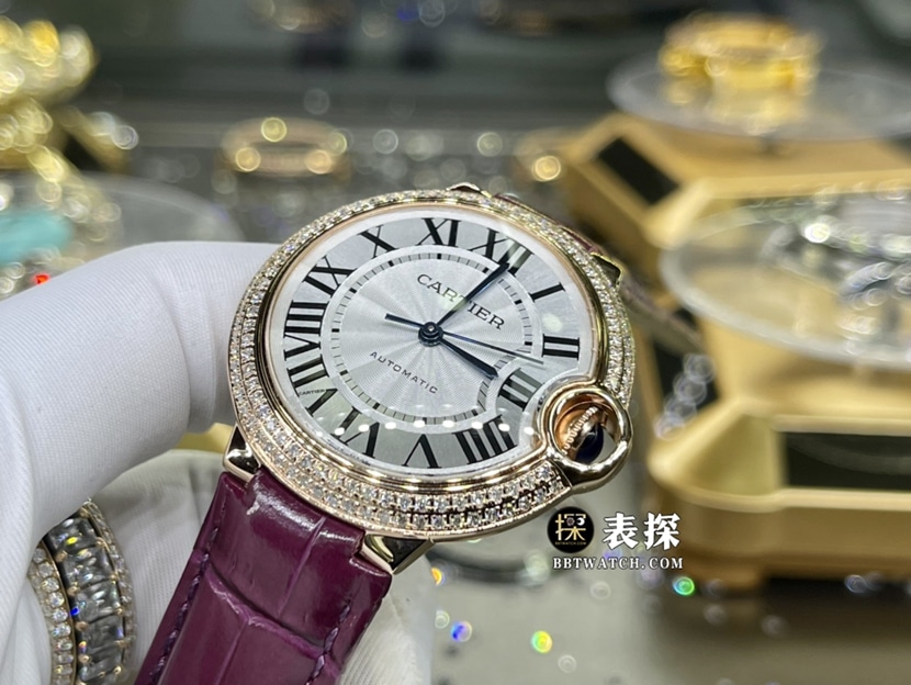 卡地亚蓝气球真金真钻定制超A高仿手表女士银白盘镶钻皮带款侧面实拍图