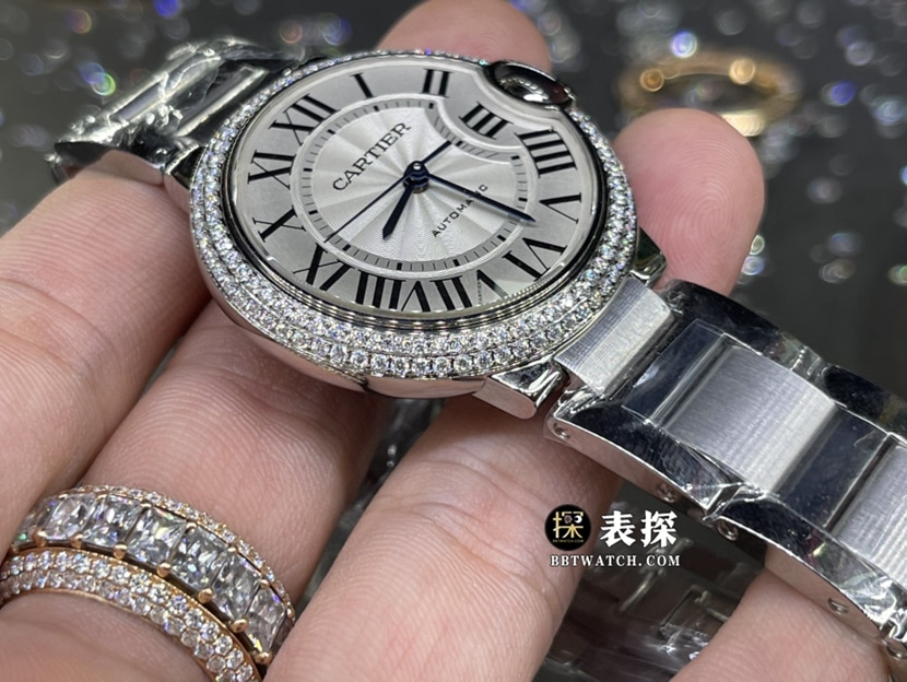 卡地亚蓝气球真金真钻定制顶级一比一精仿手表女士银灰盘镶钻钢带款侧面实拍图
