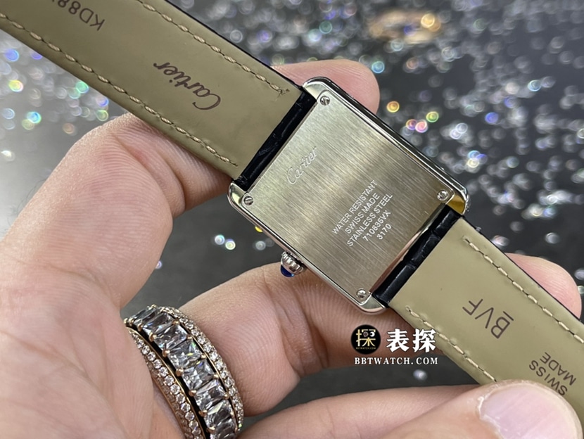 卡地亚坦克真金真钻定制顶级复刻手表女士白盘镶钻皮带款背面实拍图