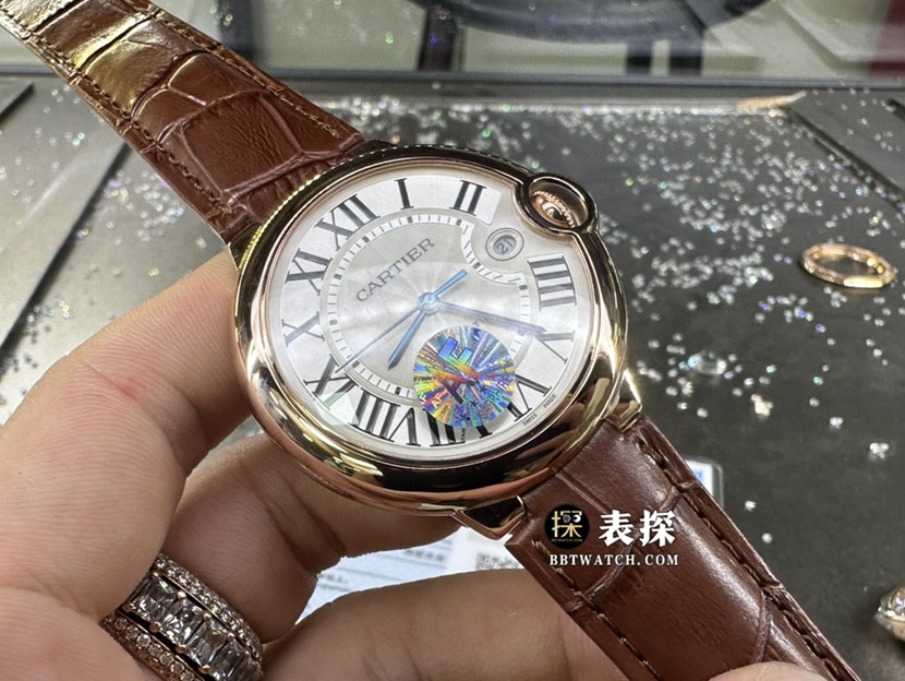 AF厂卡地亚蓝气球真金真钻定制一比一超A精仿手表男士银灰盘皮带款正面实拍图
