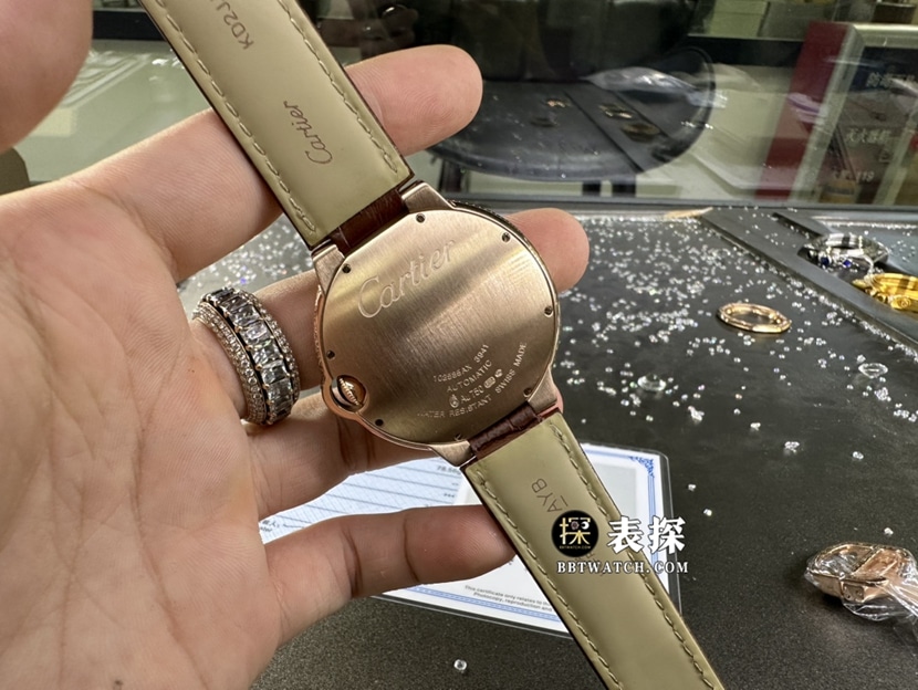 AF厂卡地亚蓝气球真金真钻定制一比一超A精仿手表男士银灰盘皮带款背面实拍图
