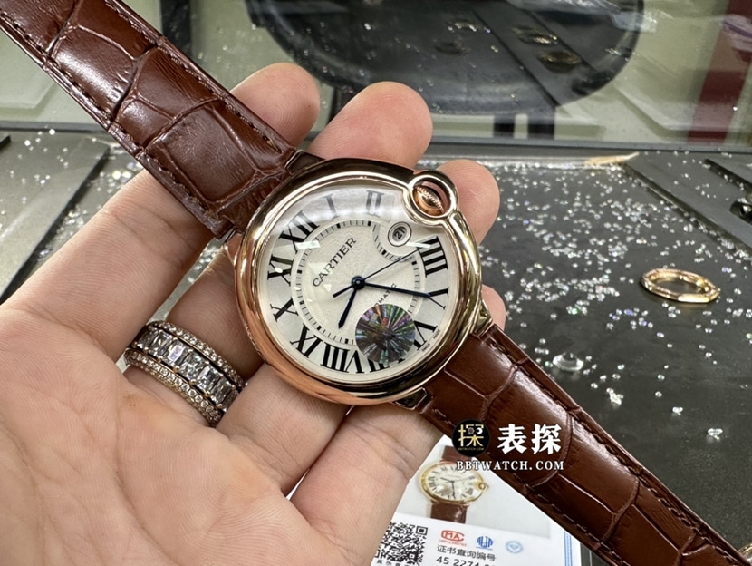AF厂卡地亚蓝气球真金真钻定制一比一超A精仿手表男士银灰盘皮带款正面实拍图